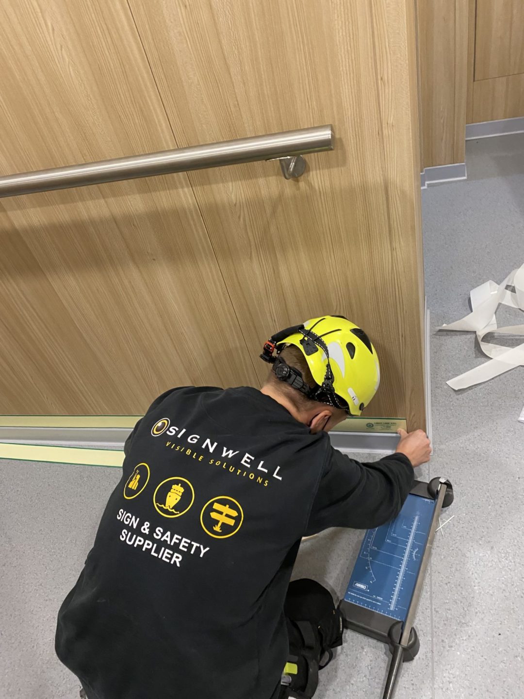 LOW LOCATION LIGHTING SYSTEMS Maritime LLL Signwell