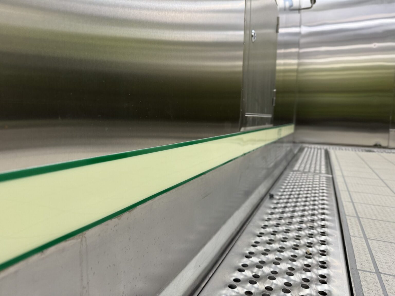 The New Generation Low Location Lighting (LLL) PL System | Signwell